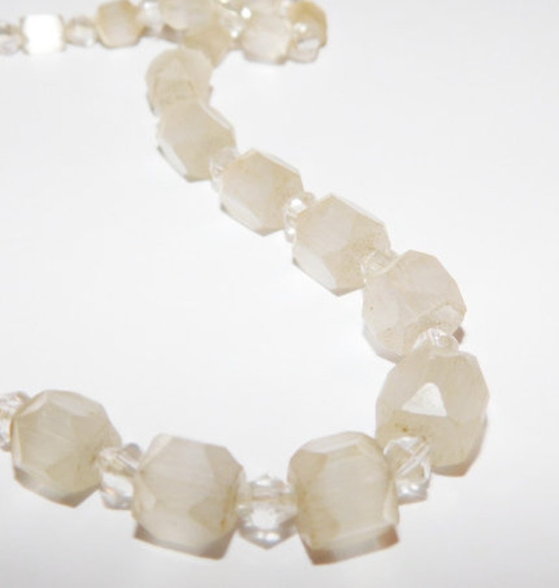 Vintage Frosted Cut Glass Single Strand Beaded Necklace