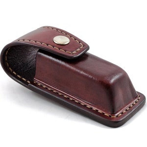 Custodia in pelle realizzata su misura per Victorinox Work Champ, custodia in pelle personalizzata con passante per cintura, parte superiore chiusa con bottone automatico