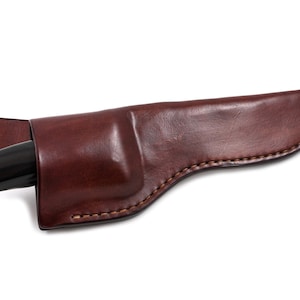 Läderfodral för Buck 119 med bältesögla och hänge