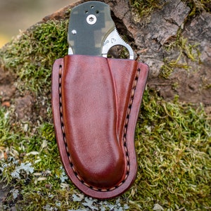 Fodero in pelle personalizzato realizzato per adattarsi a Spyderco Para 3, fodero a frizione con passante per cintura, custodia in pelle per coltello tascabile, coltello pieghevole edc