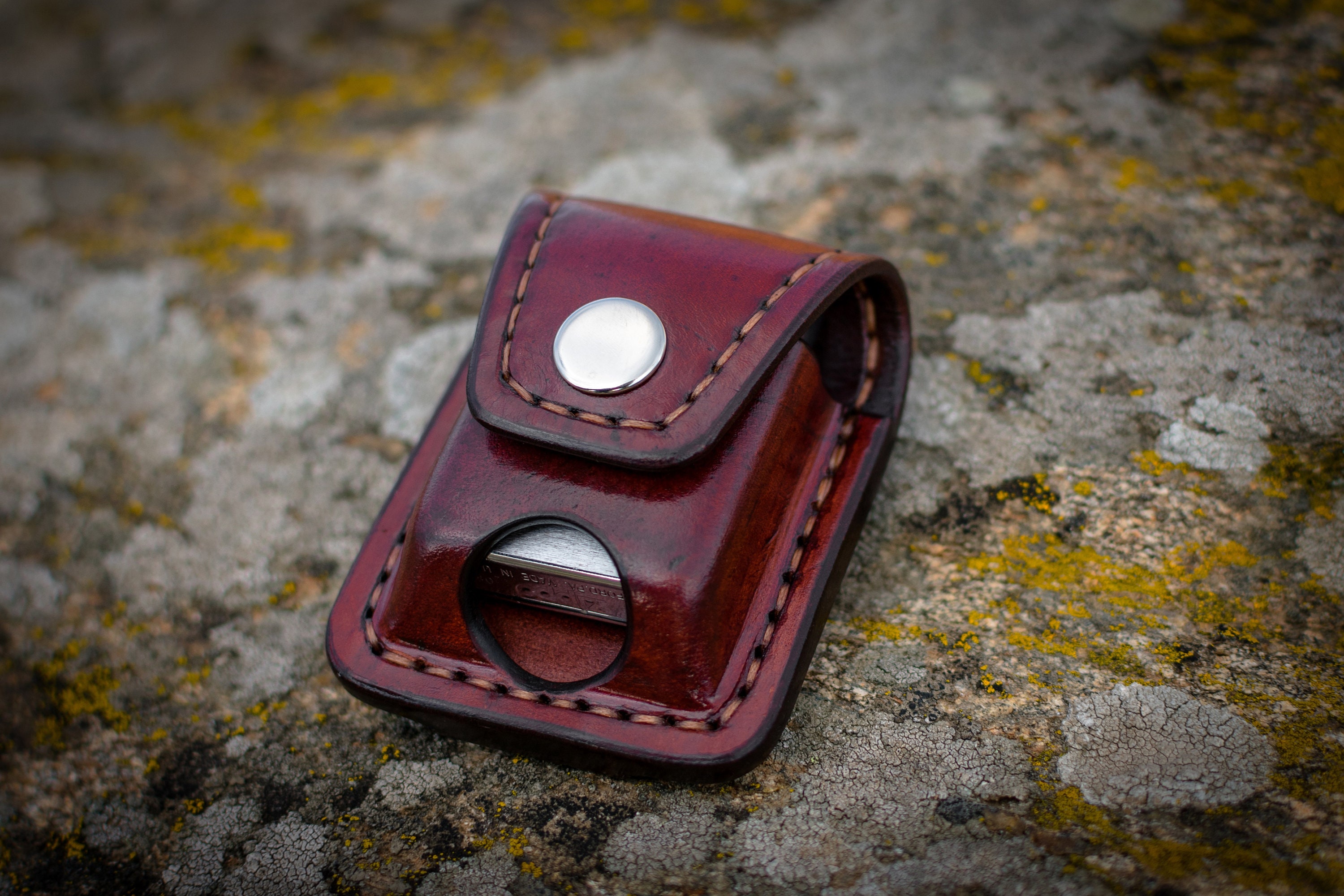 Étui en cuir conçu pour sadapter au briquet Zippo, pochette en cuir  personnalisée avec boucle de ceinture, dessus fermé avec bouton-pression -   France