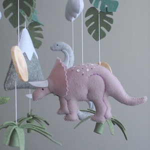 Móvil de dinosaurio Bebé niña vivero móvil, Dino móvil de fieltro, decoración de vivero tropical, móvil colgante, regalo de baby shower, regalo de mamá esperando imagen 7