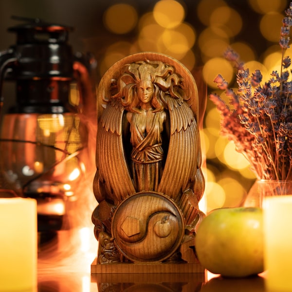 Talla de madera de la diosa griega Eris - Altar discordiano - 7,8 pulgadas de alto