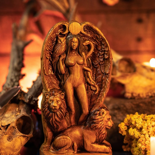 Statua di Lilith in frassino scolpito: dea sumera della saggezza femminile