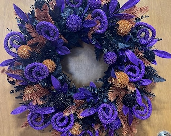 Halloween wreath, spooky decor, Halloween design