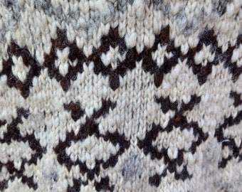 Gilet in stile Cowichan in lana filata a mano