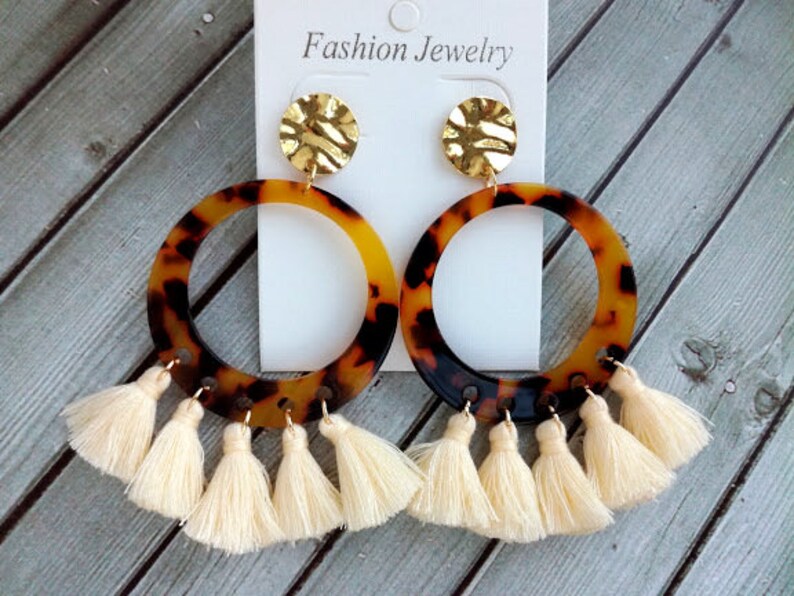 Resin hoop earring Ivory tassel earring Cream small cotton tassel Lightweight geometric earring Acrylic jewelry White boho tassel Bohemian