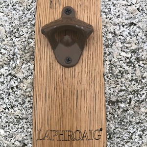 Laphroaig vat flesopener. Wandmontage. Massief Eiken. Scottish Gifts, handgemaakt in Schotland van echte whiskyvaten