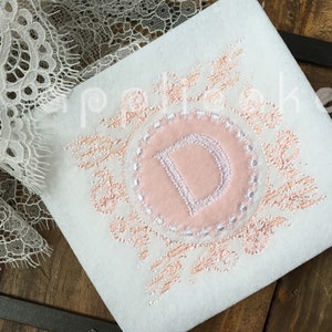 Elegant monograme frame embroidery design file