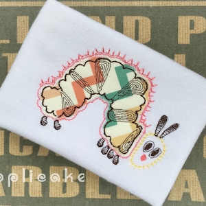 Das Caterpillar Buch Applikation Stickerei Design - direkt aus der Kindergeschichte! ( 2 Größen)