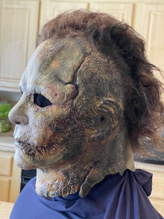 Halloween Ends Michael Myers Mask Stand Display Movie Prop Collectible  Display