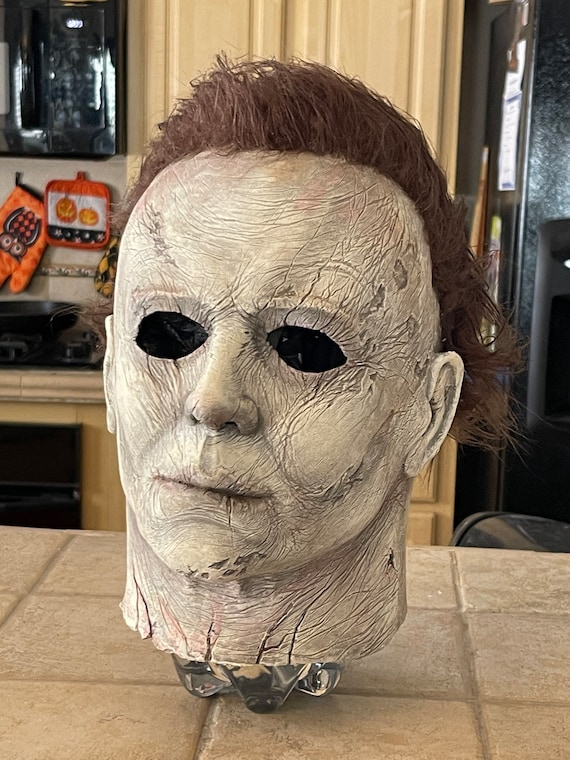 Halloween Ends Michael Myers Mask Stand Display Movie Prop Collectible  Display