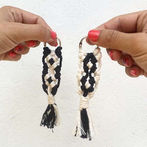Porte-clés faits main en macramé image 3