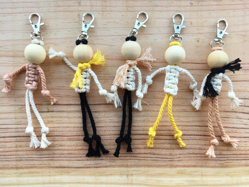 Porte-clés faits main en macramé image 1