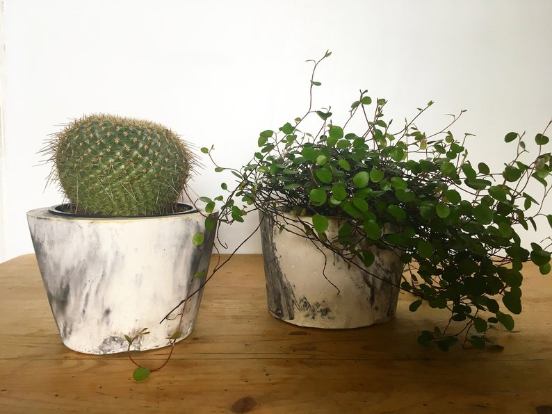 Pots en pl\u00e2tre faits main effet marbr\u00e9