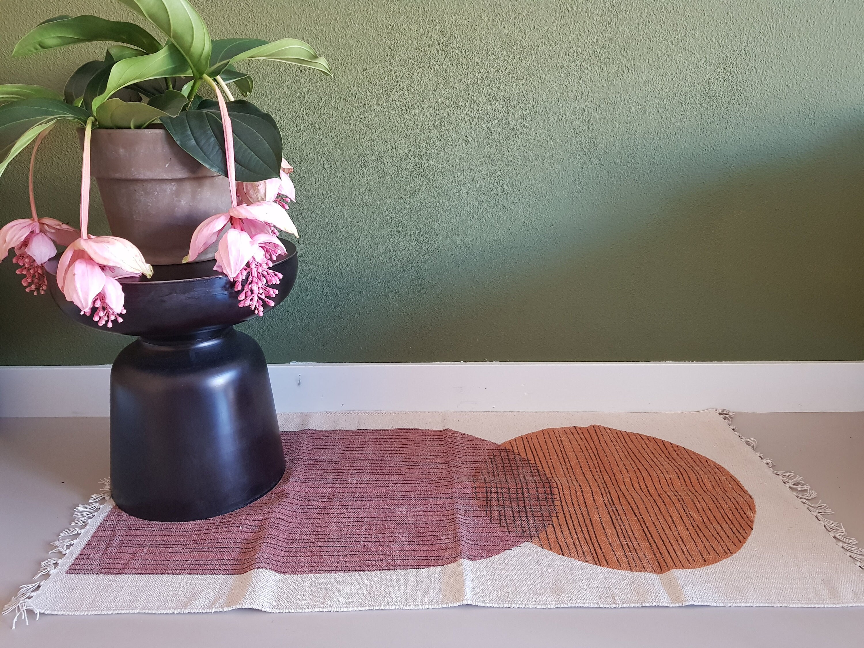 Tapis de Coton Tissé à La Main Dans L'impression Modèle Des Années 70 Moutarde et Le Rose