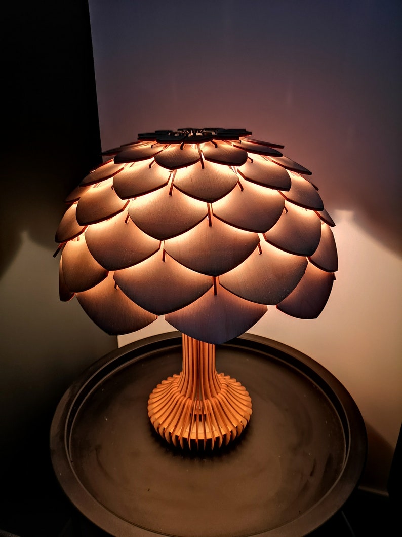 Ambachtelijke walnootaccentlamp: handgemaakte minimalistische verlichting afbeelding 5