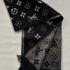 Pin by Gin Chima on Handbags Scarfs Hats etc  Mens scarf fashion, Mens  scarves, Louis vuitton scarf
