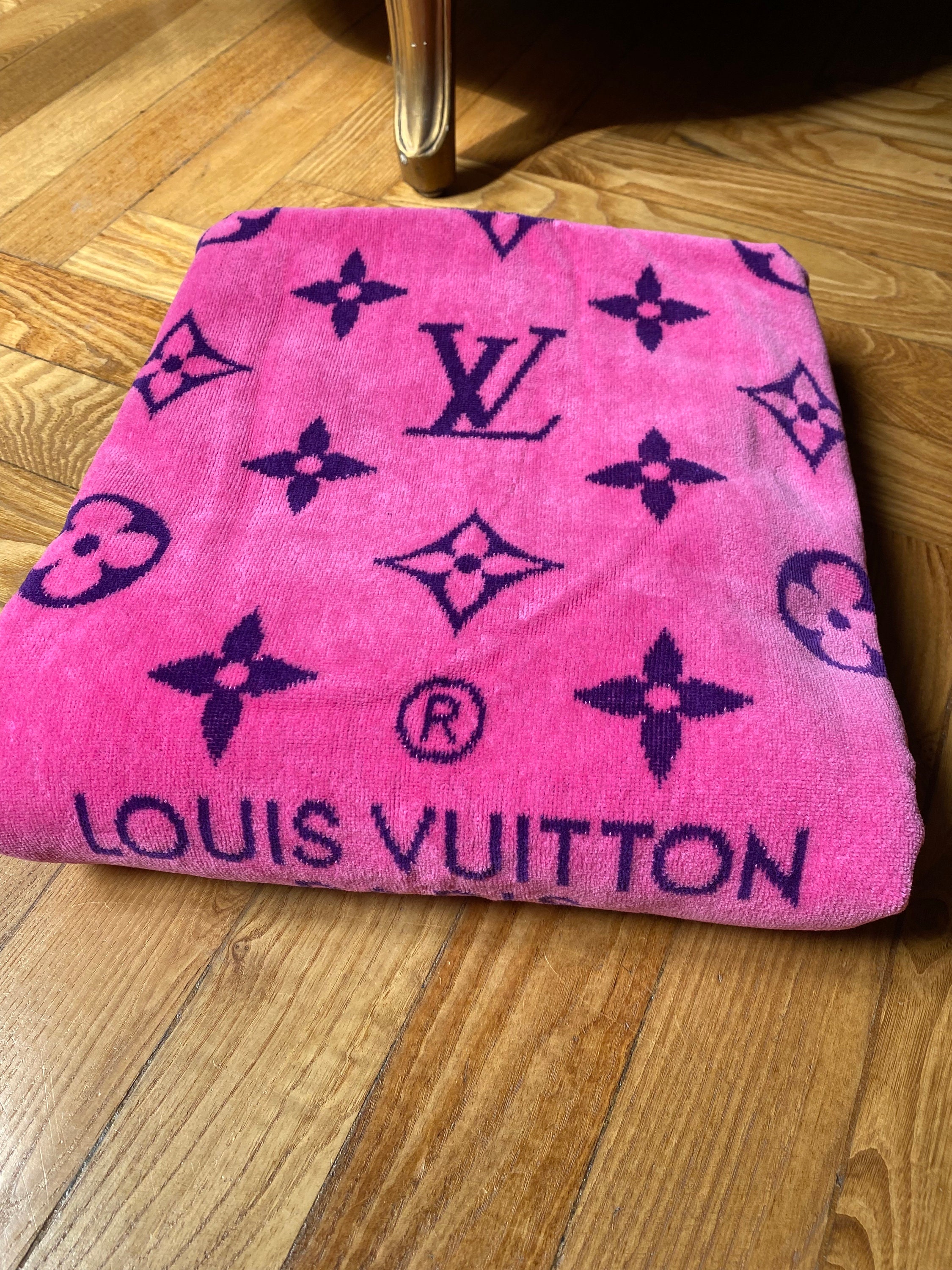 Authentic Louis Vuitton Beach Towel Logo Beach Towel -  Hong Kong