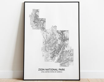 Puede incluir: Impresión topográfica en blanco y negro del Parque Nacional Zion en Utah, Estados Unidos de América. La impresión está enmarcada en un marco negro.