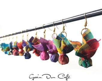 Boucles d'oreilles petite bourse en tissu madras et grain de café