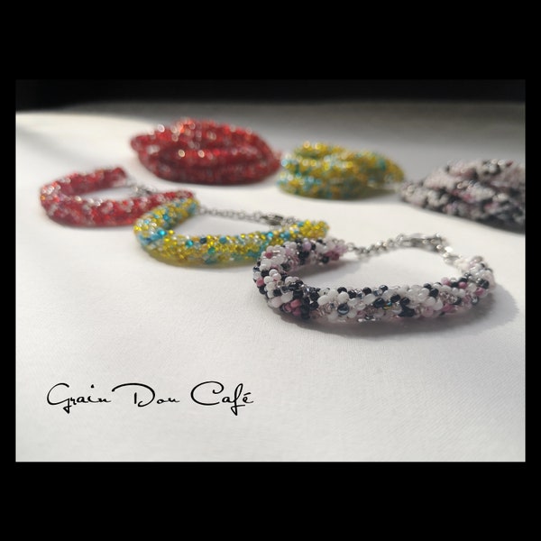 Bracelet spirale perles de rocaille (noir/blanc/rose, jaune/turquoise, rouge/transparent)