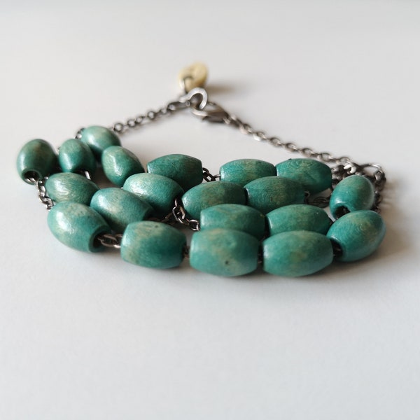 Bracelet multi-rangs de perles en bois ovales vert d'eau et chaîne gun métal avec grain de café