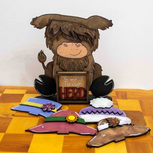 Interchangeable Highland Cow with Hats