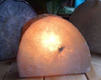 5 Lb Agate Lamp. Polished Natural Agate Geode Crystal Lamp. You get this piece!