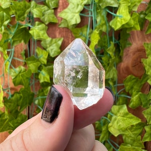 0.43 oz Large Herkimer Diamond Quartz Crystal with MOVING Enhydro from Herkimer County NY. 12.1 grams. E9 You get this piece!