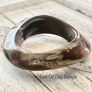 Vintage Lucite Bangle: End of Day Swirl, Milk Chocolate Brown