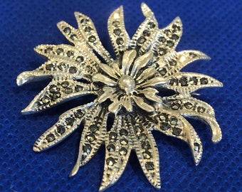 Vintage art déco-brosch i markasit: Sterlingsilver med stjärnformad nål