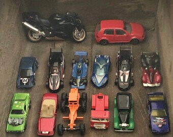 Lote de coches antiguos de fundición a presión: Hot Wheels, Maisto, Bburago (14 coches)