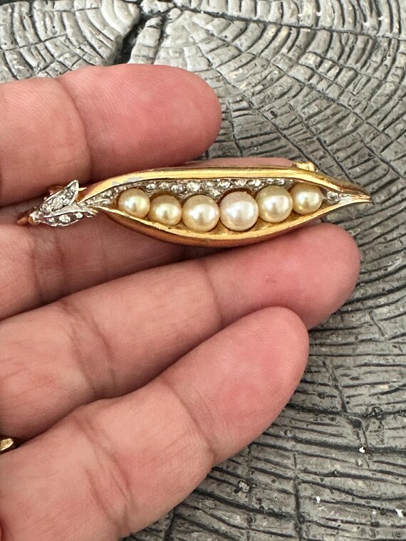Vintage Panetta Goldtone Peas in a Pod Brooch: Rhinestone & Faux