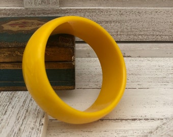 1970s Vintage Bright Yellow Plastic Bangle Bracelet