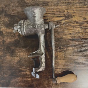 Vintage Universal #2 Meat Grinder, Manual Grinder, Landers, Frary & Clark, New Britain Conn USA