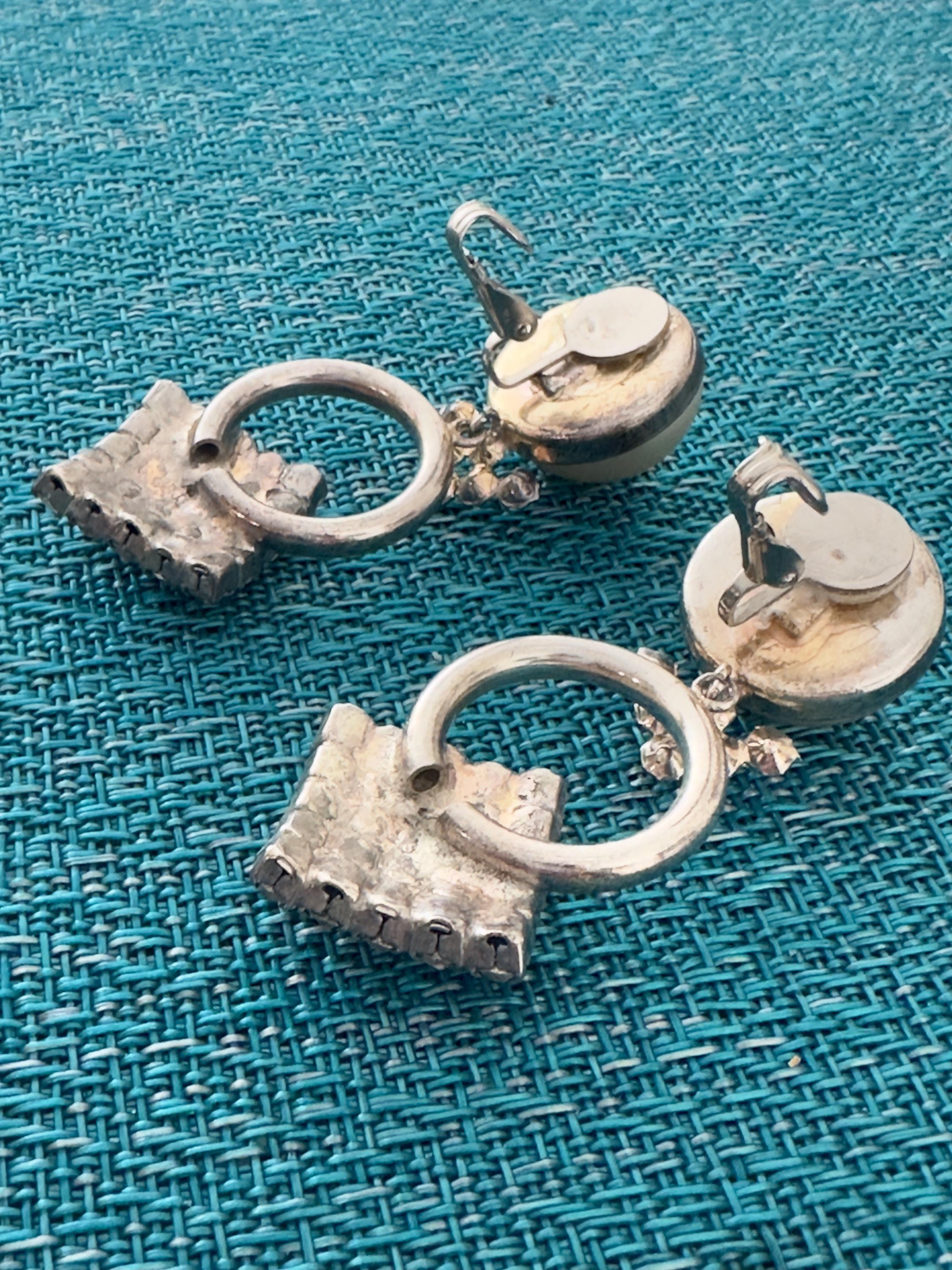 Paire De Clips (Boucles D'Oreilles) Vintage Argentés Avec Strass - Demi-Boules, État Correct D'Usage