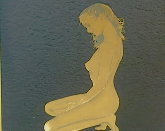 Vintage Kafka-Goldfolienkunst: Goldene Silhouette einer Dame, Metallkunst, kniende weibliche Figur