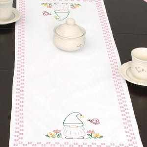 Zestaw do samodzielnego wykonania bieżnika na stół z motywem wiosennych kwiatów i stempli z motywem krasnali Jacka Dempseya