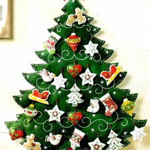 DIY Bucilla Nordic Christmas Tree Advent Calendar Felt Craft Kit