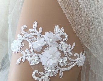 Blanc jarretière de mariée dentelle, jarretière de mariée, jarretière de mariée cadeau ensemble, blanc jarretière de point mousse, perle au point mousse, point mousse rustique, embellissement