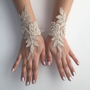 Champagne Bridal Glove Wedding Gloves,  lace gloves, Ivory bride glove bridal gloves lace gloves fingerless Unique glove