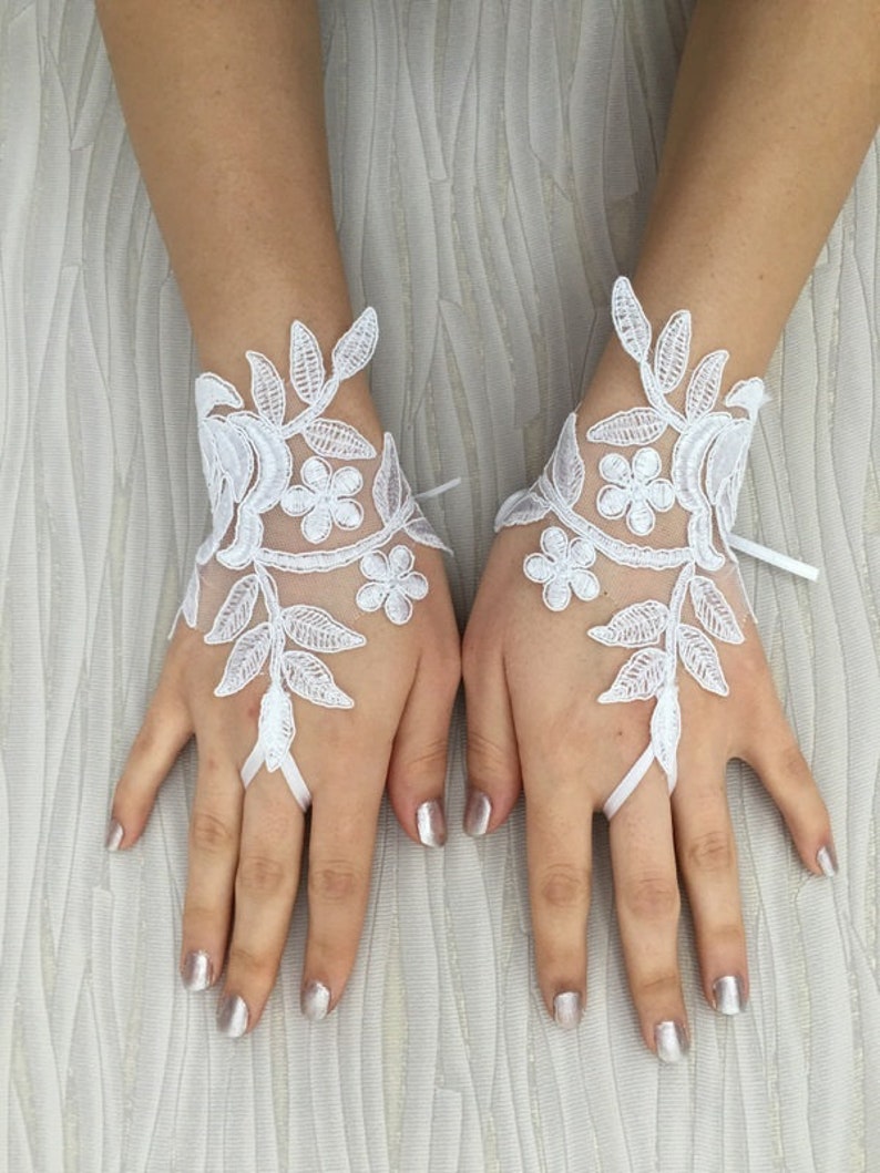 Bridal Gloves bride glove bridal gloves lace gloves fingerless gloves Ivory or white Wedding Gloves Handmade gloves lace gloves