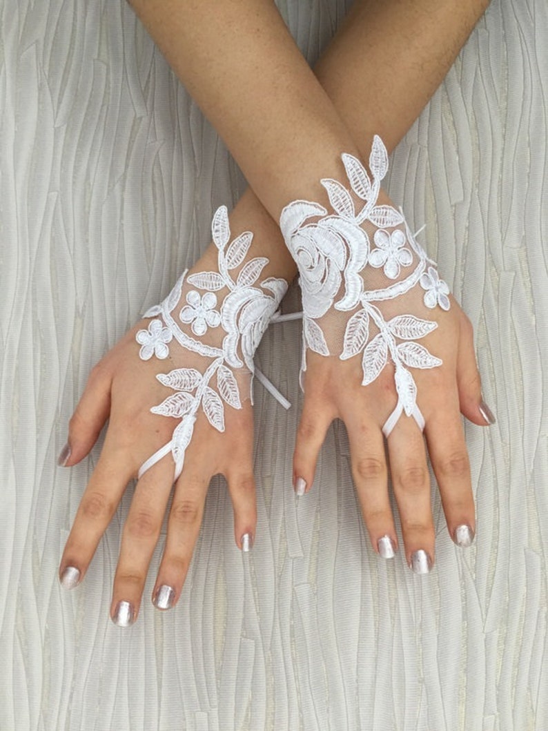 Bridal Gloves bride glove bridal gloves lace gloves fingerless gloves Ivory or white Wedding Gloves Handmade gloves lace gloves