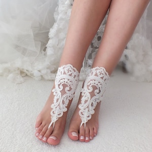 Ivory lace barefoot sandals, Bridal shoes, Wedding shoes, Bridal footless sandals, Beach wedding lace sandals, Bridal anklet Bridesmaid gift