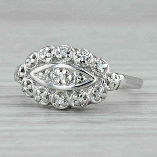 Vintage-Art-Déco-Ring aus 935er Argentiumsilber mit 1/2 Karat Diamant in Pavé-Fassung, ca. 1880er Jahre. Antiker alter europäischer Vintage-Diamant-Verlobungsring aus der Mitte des Jahrhunderts