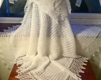 Exquisite Hand Knitted Cobweb Lace Baby Shawl Blanket Natural  White