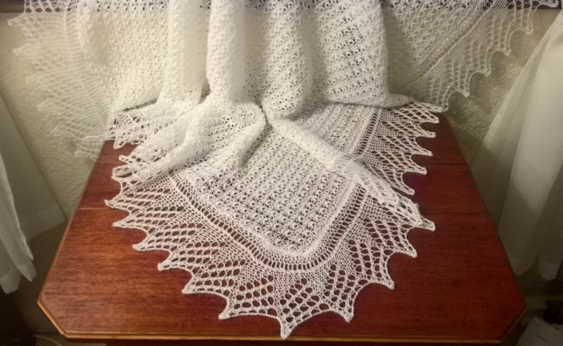 Exquisite Hand Knitted Cobweb Lace Baby Shawl Blanket Natural White image 2