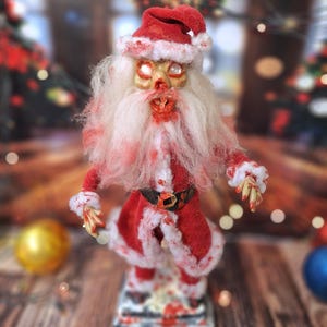 Creepy Santa Figurine – Horror Christmas Ornament for Spooky Holiday & Haunted Decor