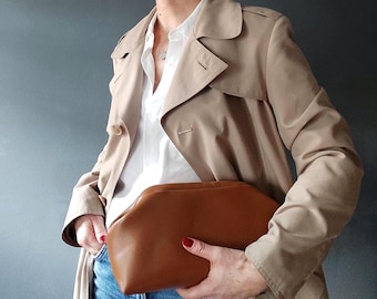 Minimalist Leather Clutch Bag: Elegant Dumpling Purse
